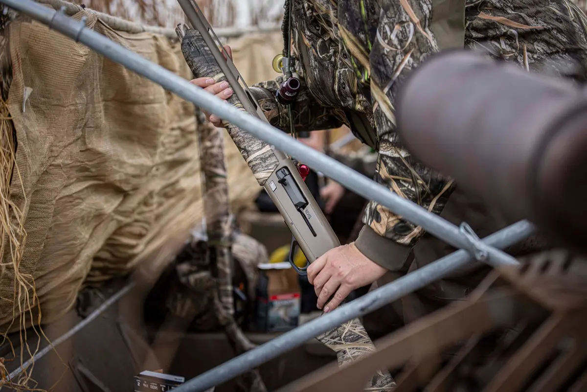 semi-auto-shotgun-sx4-left-hand-hybrid-hunter-habitat-511310291-L2